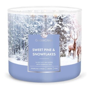 Vonná sviečka Goose Creek Sweet Pine & Snowflakes